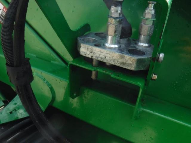 JD 612 Stalkmaster Corn Head, 2011 Year
