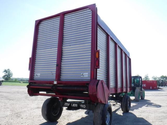 Miller Pro 5200 Forage Wagon