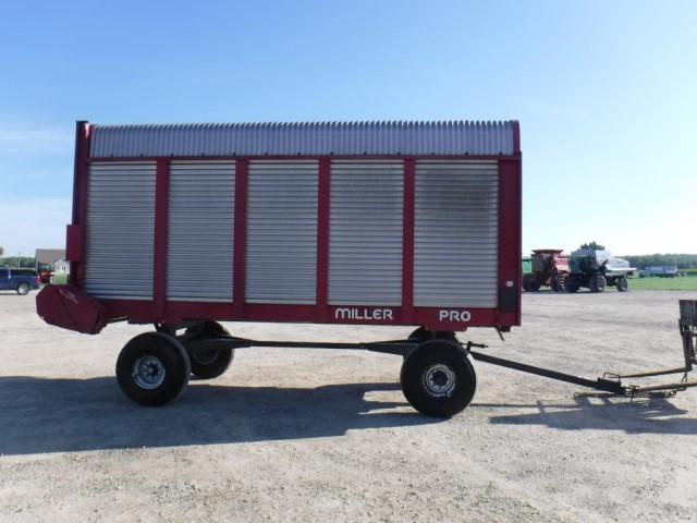 Miller Pro 5200 Forage Wagon