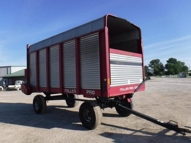 Miller Pro 5200 Forage Wagon