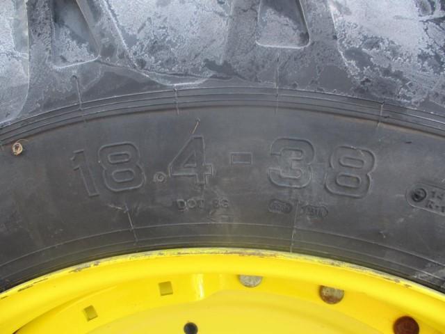 JD 7200 Tractor, MFWD,w/ Loader, Hrs 3400,