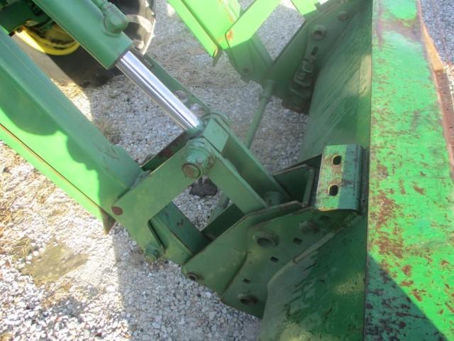 JD 7200 Tractor, MFWD,w/ Loader, Hrs 3400,