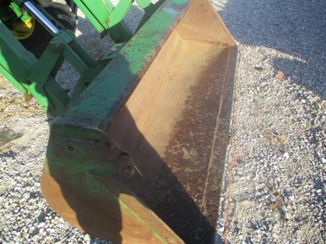 JD 7200 Tractor, MFWD,w/ Loader, Hrs 3400,