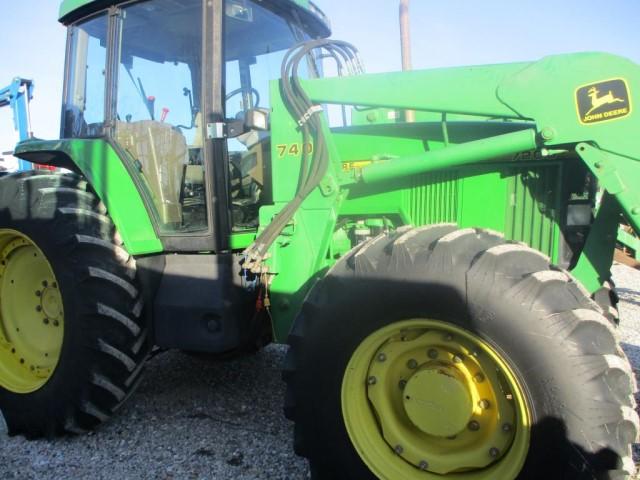 JD 7200 Tractor, MFWD,w/ Loader, Hrs 3400,