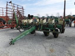 JD 7000 Planter