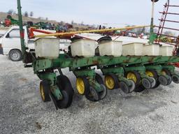 JD 7000 Planter