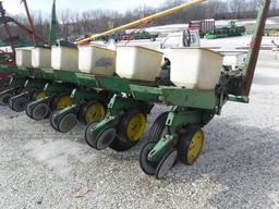 JD 7000 Planter