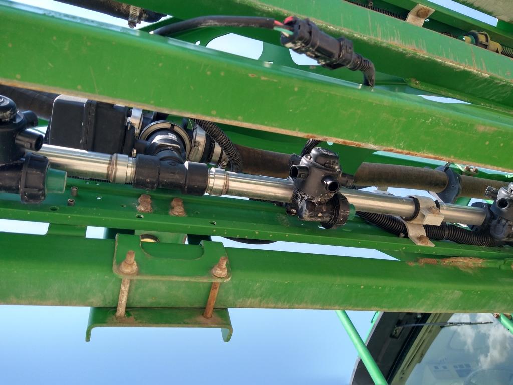 2014 John Deere R4038 Self-Propelled Sprayer