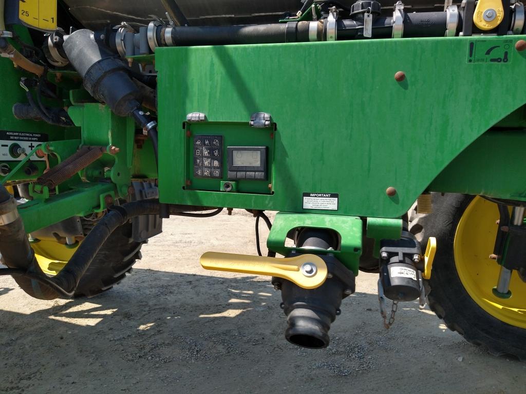 2014 John Deere R4038 Self-Propelled Sprayer