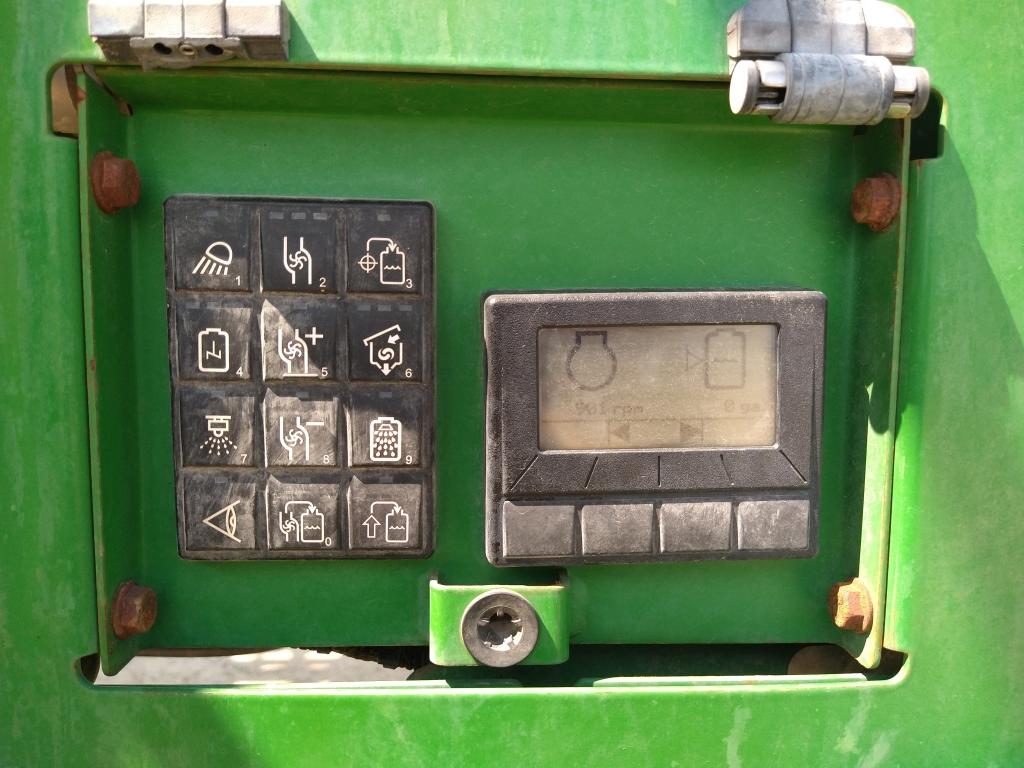 2014 John Deere R4038 Self-Propelled Sprayer