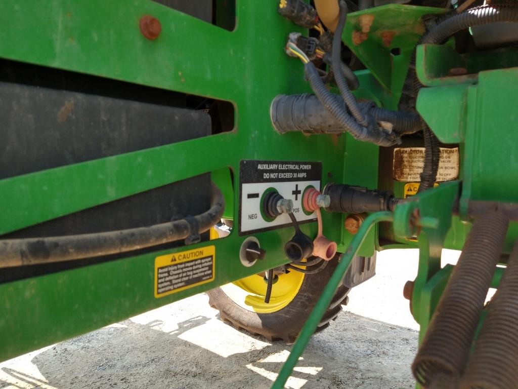 2014 John Deere R4038 Self-Propelled Sprayer