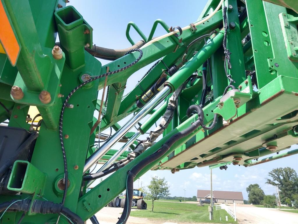 2014 John Deere R4038 Self-Propelled Sprayer