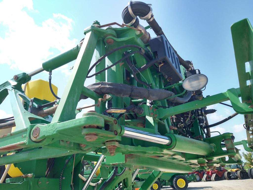 2014 John Deere R4038 Self-Propelled Sprayer