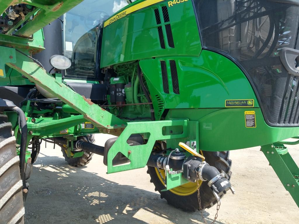 2014 John Deere R4038 Self-Propelled Sprayer