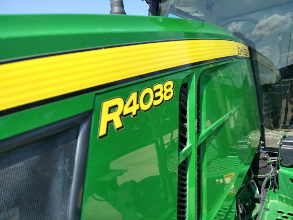 2014 John Deere R4038 Self-Propelled Sprayer