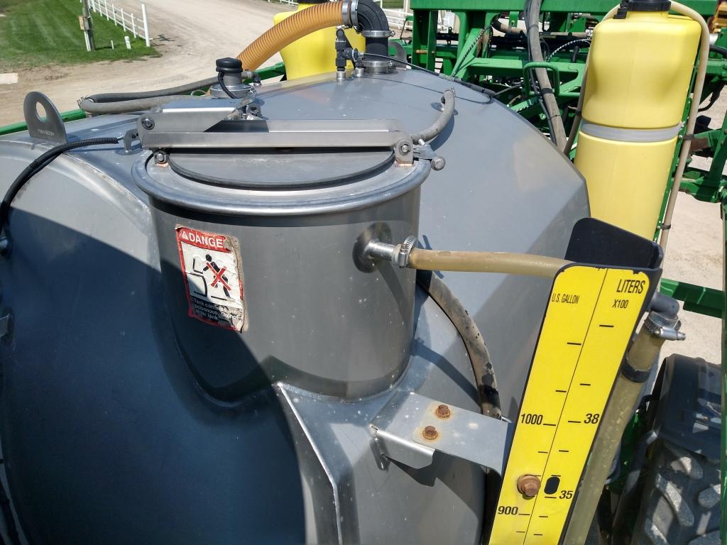2014 John Deere R4038 Self-Propelled Sprayer