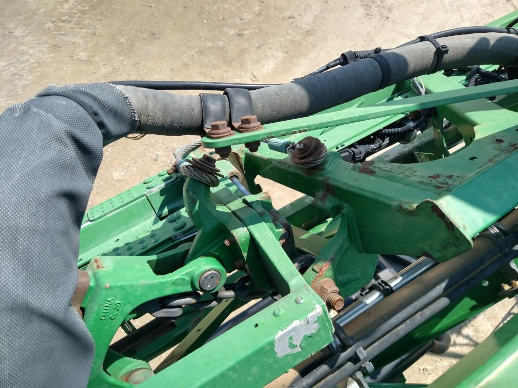 2014 John Deere R4038 Self-Propelled Sprayer