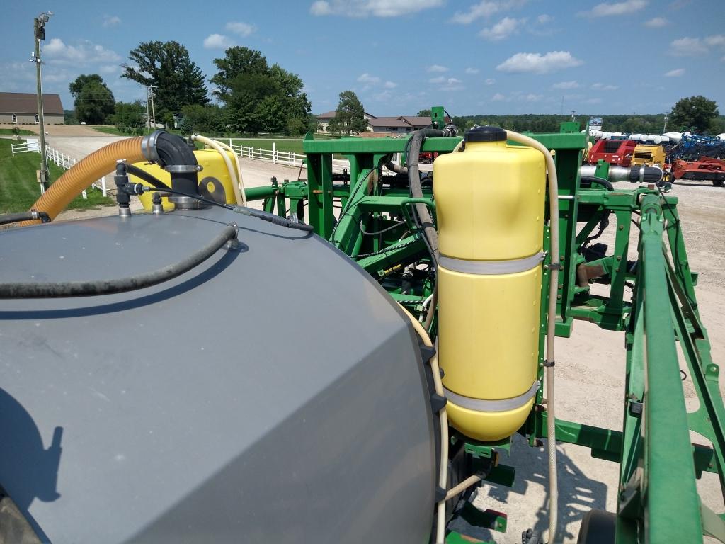 2014 John Deere R4038 Self-Propelled Sprayer