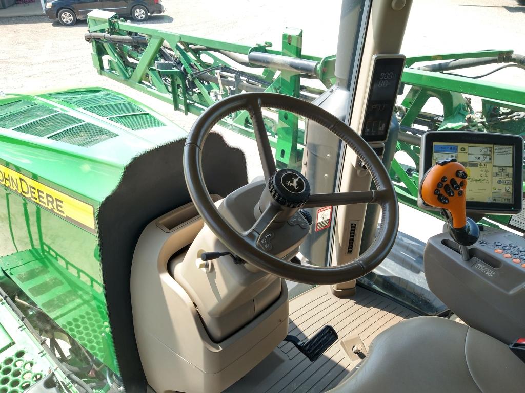 2014 John Deere R4038 Self-Propelled Sprayer