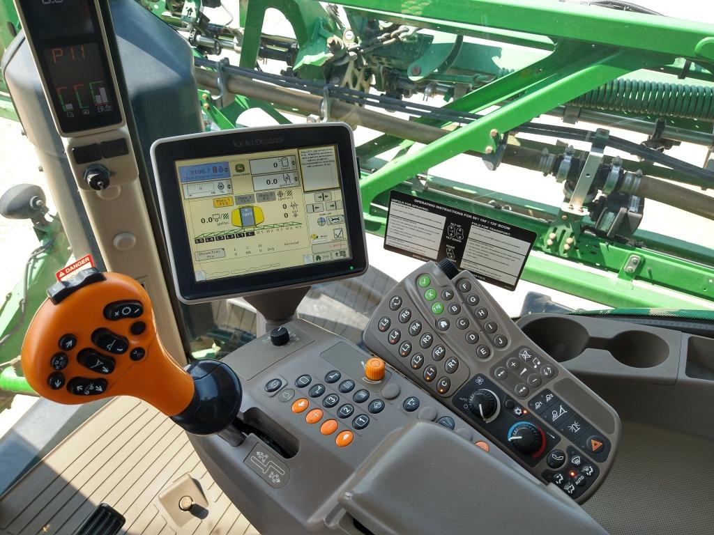 2014 John Deere R4038 Self-Propelled Sprayer