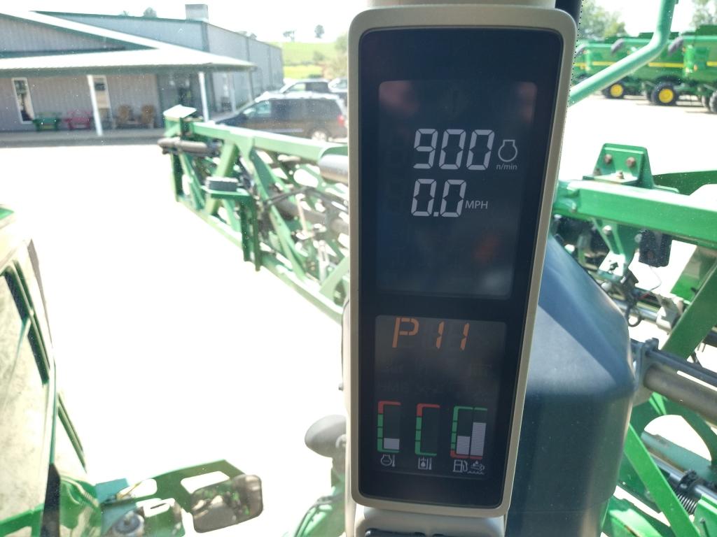 2014 John Deere R4038 Self-Propelled Sprayer