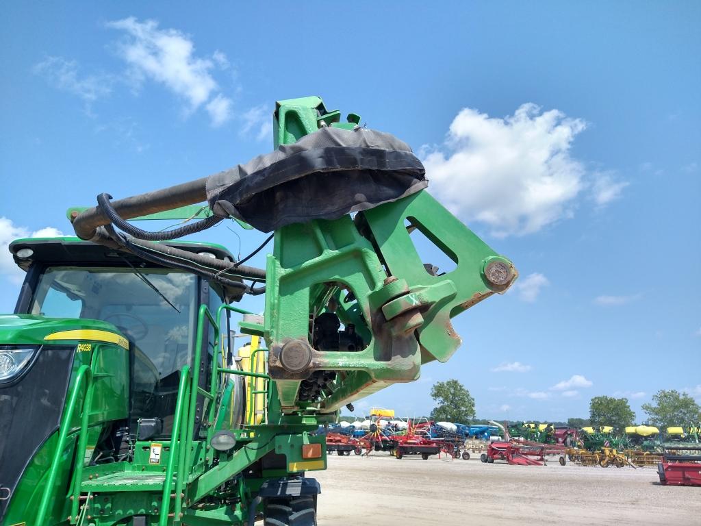2014 John Deere R4038 Self-Propelled Sprayer