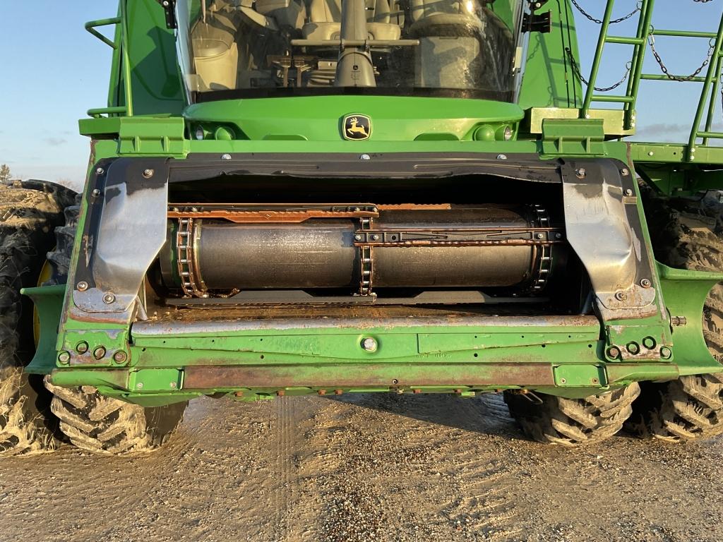 2014 John Deere S680 2wd Combine