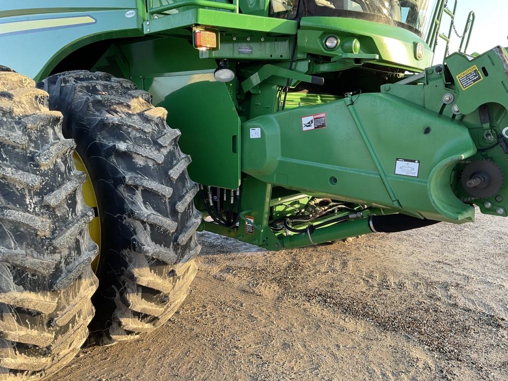 2014 John Deere S680 2wd Combine