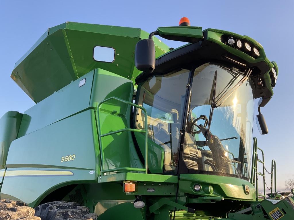 2014 John Deere S680 2wd Combine
