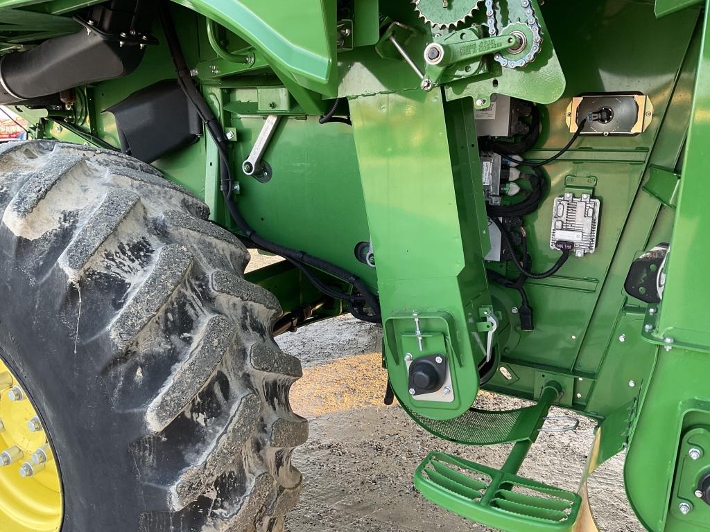 2014 John Deere S680 2wd Combine