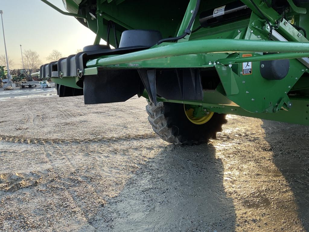 2014 John Deere S680 2wd Combine