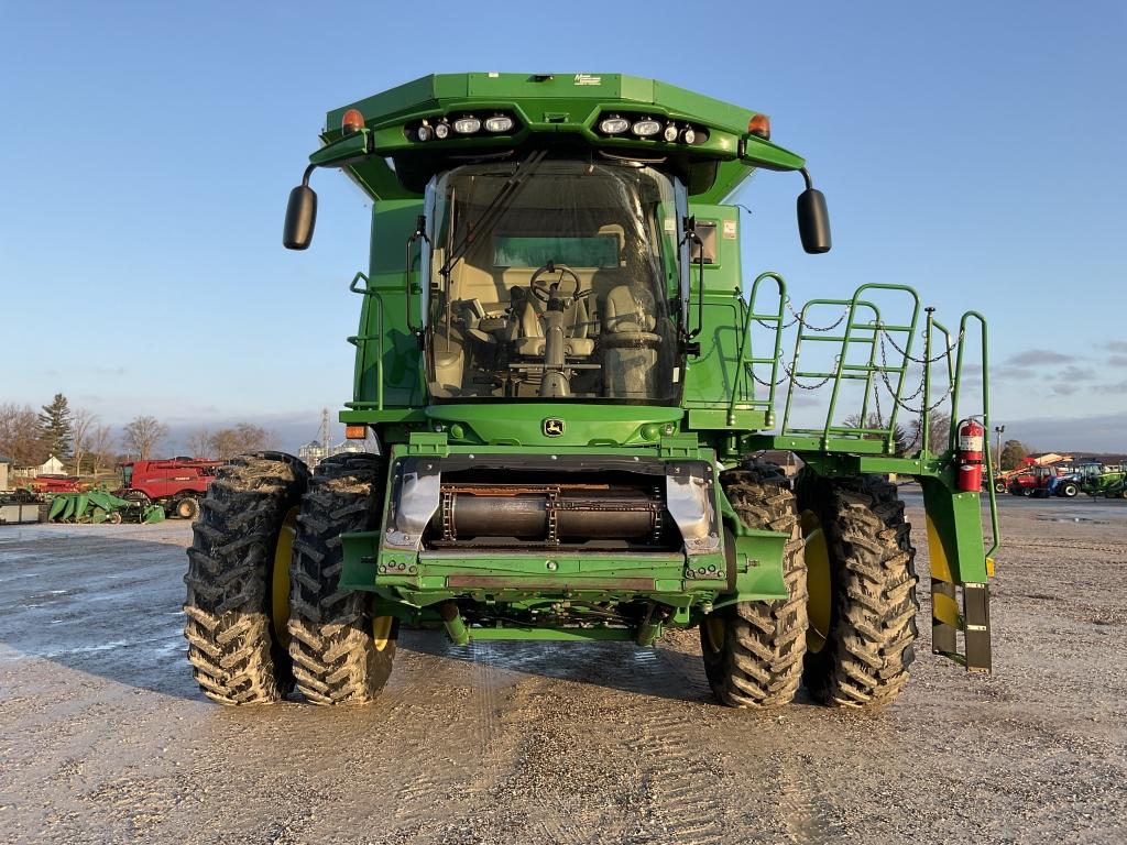 2014 John Deere S680 2wd Combine