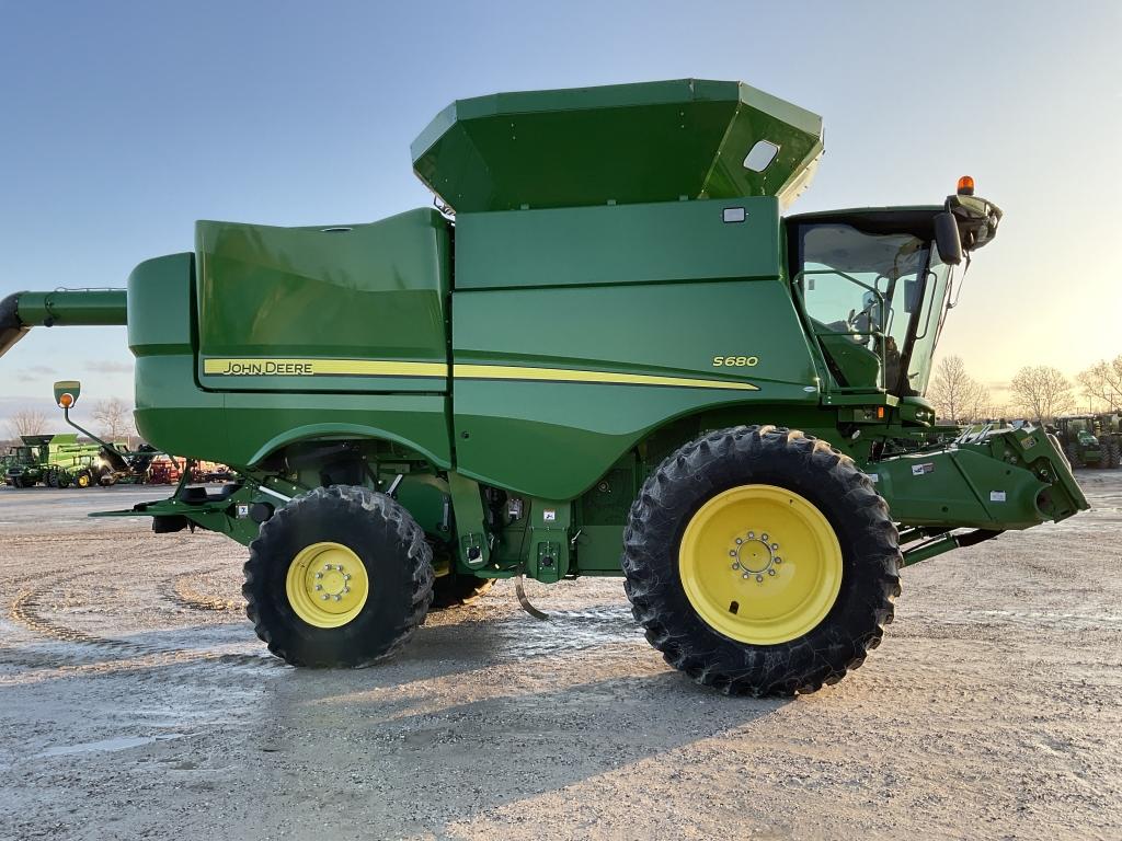2014 John Deere S680 2wd Combine