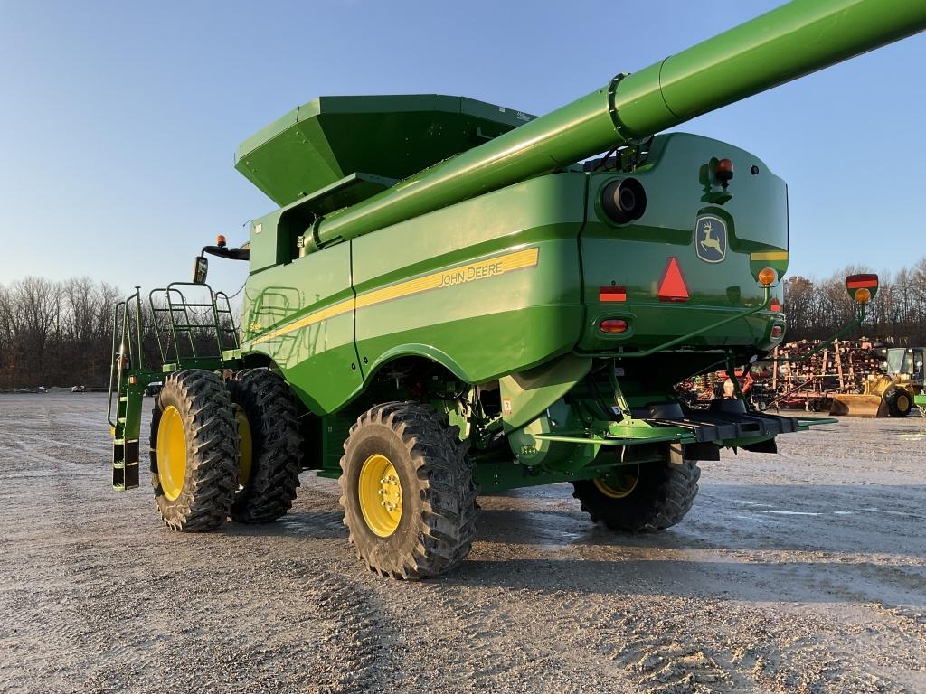 2014 John Deere S680 2wd Combine
