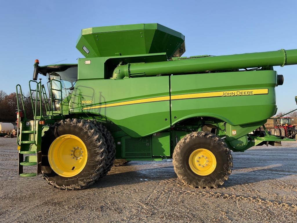2014 John Deere S680 2wd Combine