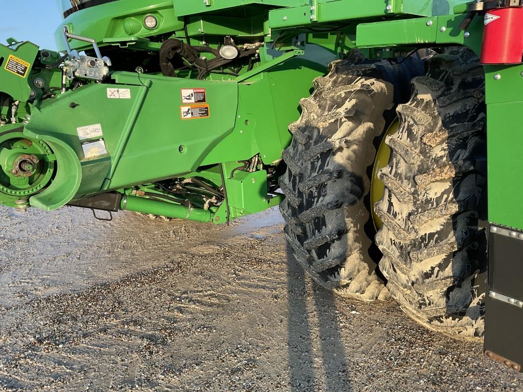 2014 John Deere S680 2wd Combine