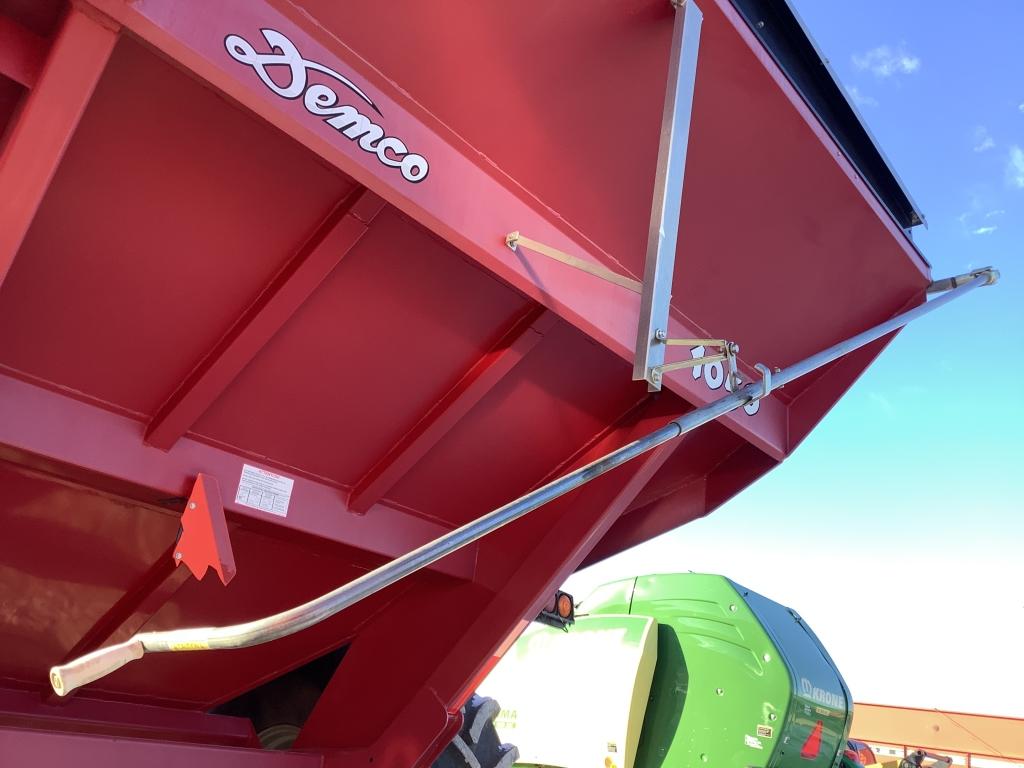 2006 Demco 1050 Grain Cart