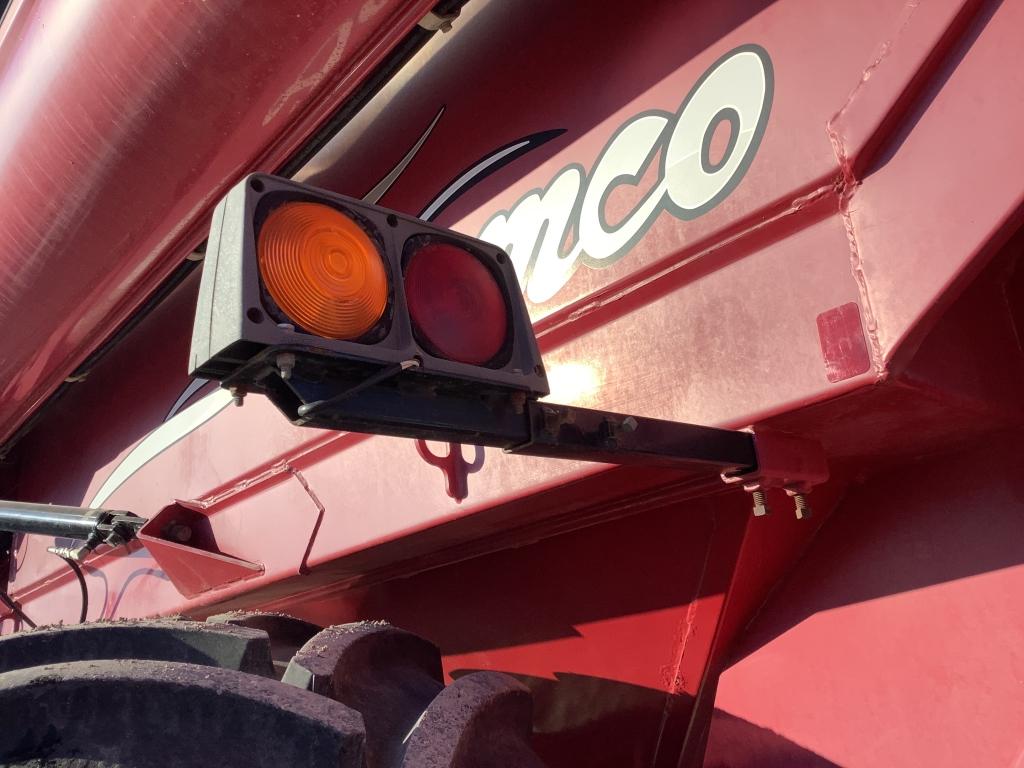 2006 Demco 1050 Grain Cart