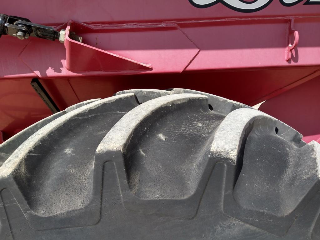 2006 Demco 1050 Grain Cart