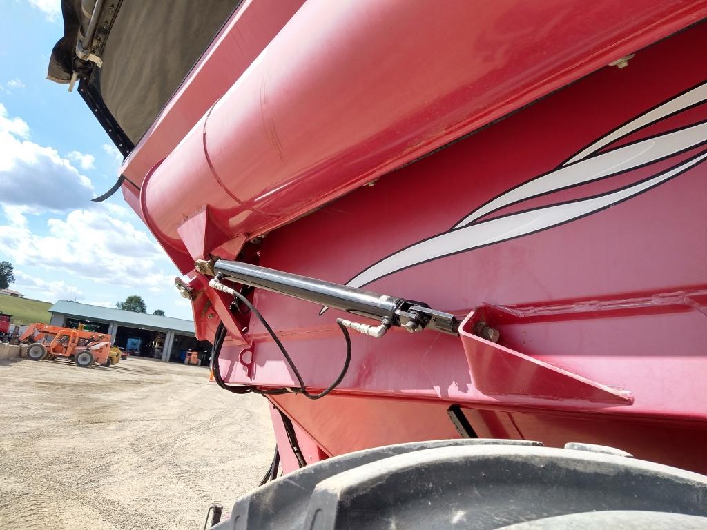 2006 Demco 1050 Grain Cart