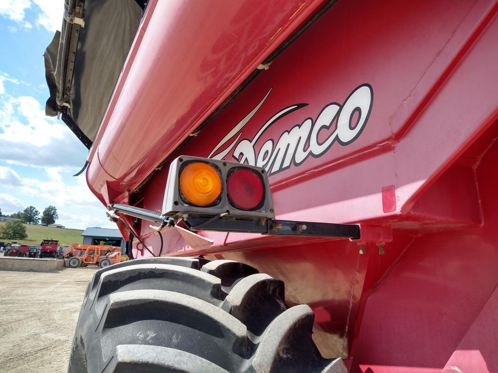 2006 Demco 1050 Grain Cart