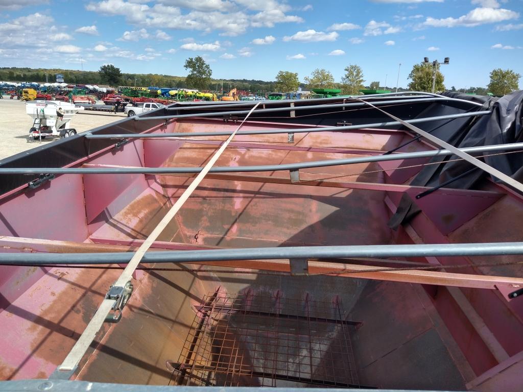 2006 Demco 1050 Grain Cart