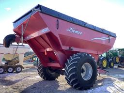 2006 Demco 1050 Grain Cart