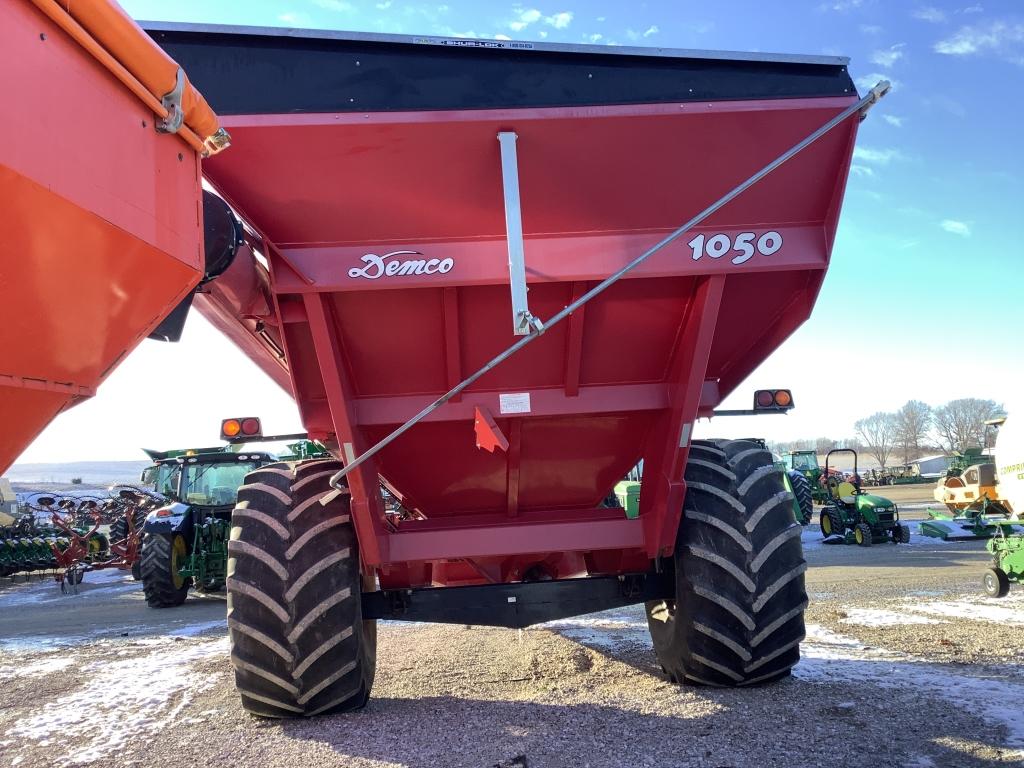 2006 Demco 1050 Grain Cart