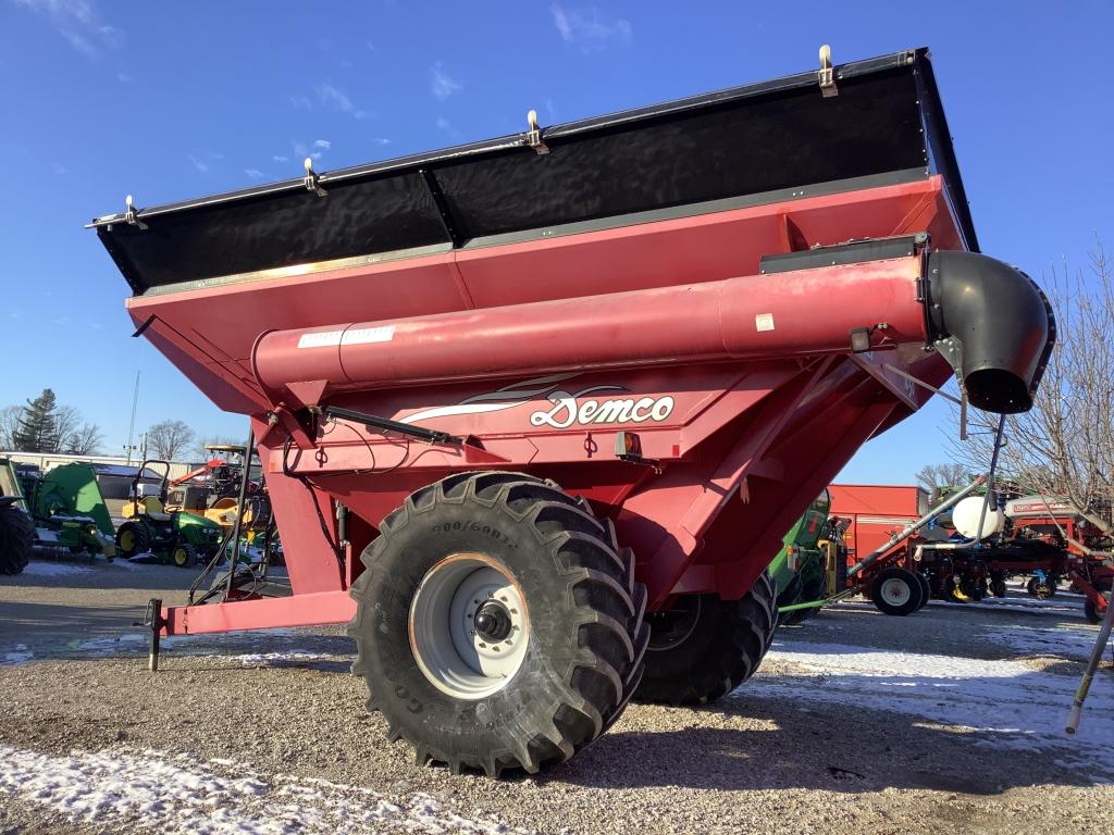 2006 Demco 1050 Grain Cart