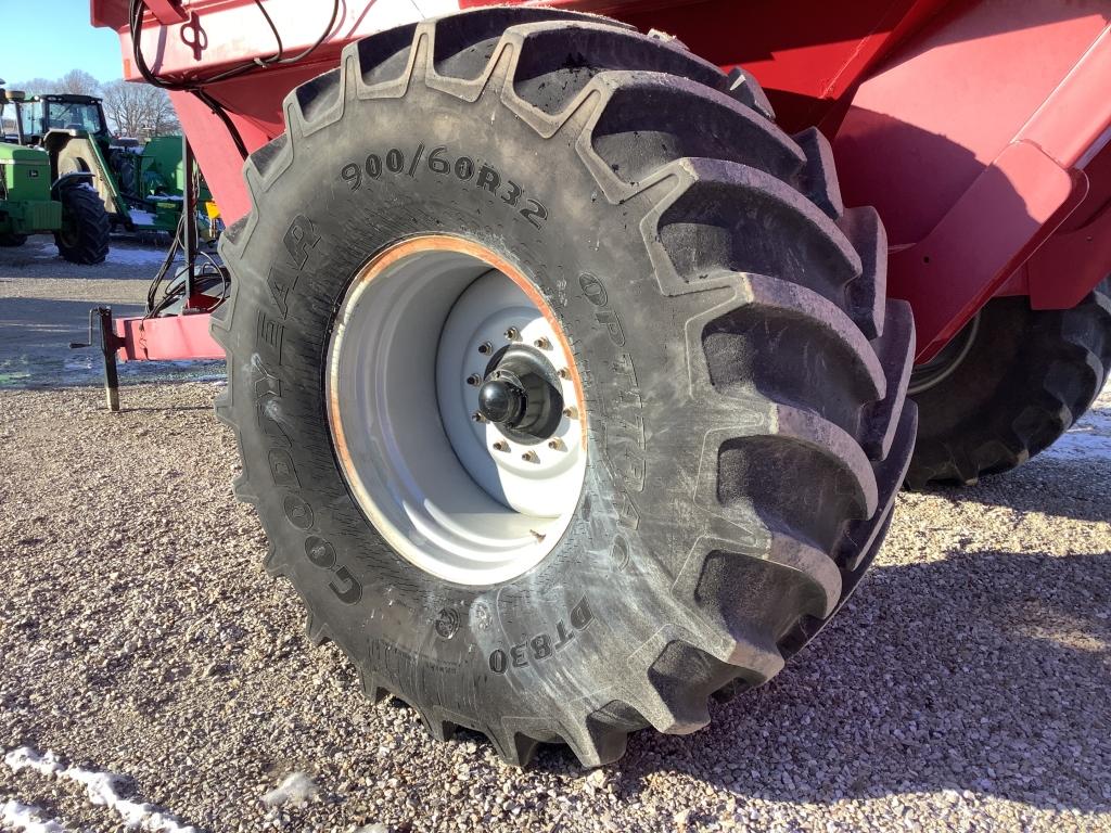 2006 Demco 1050 Grain Cart