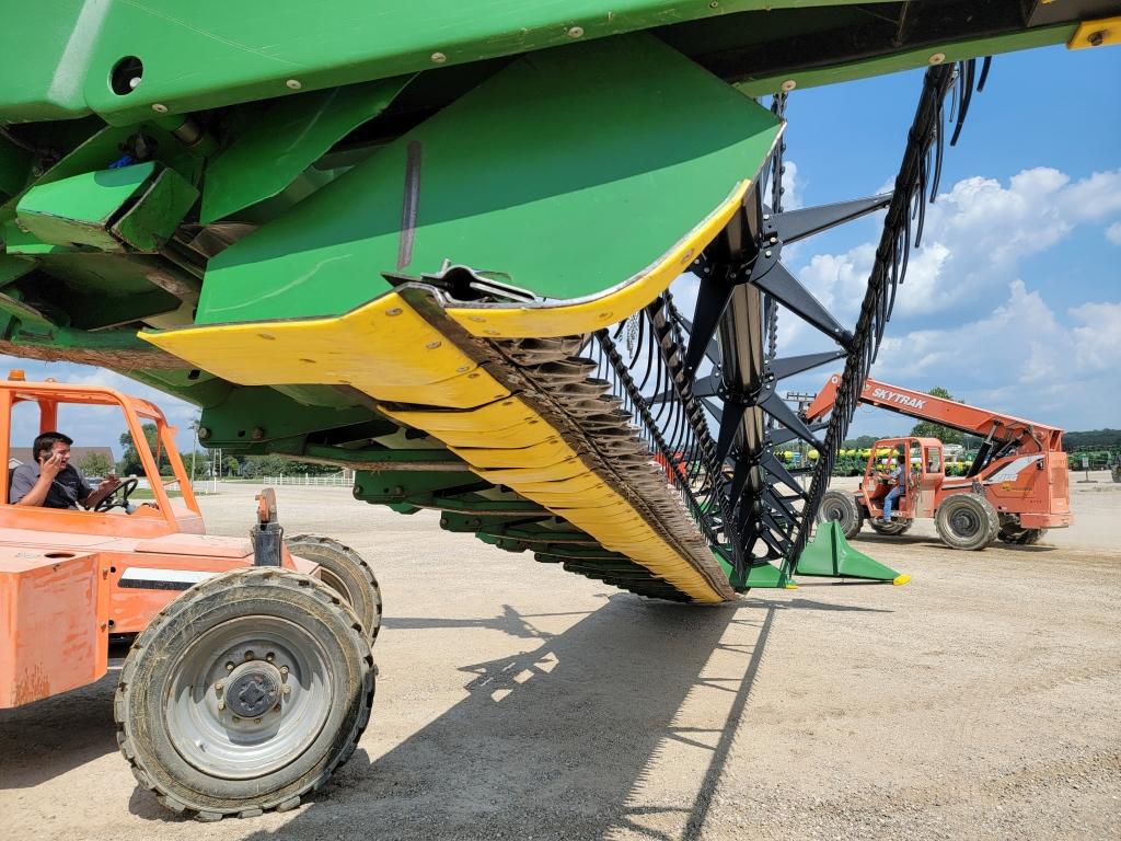 2005 John Deere 630F Grain Platform