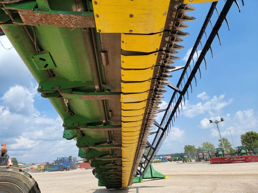 2005 John Deere 630F Grain Platform