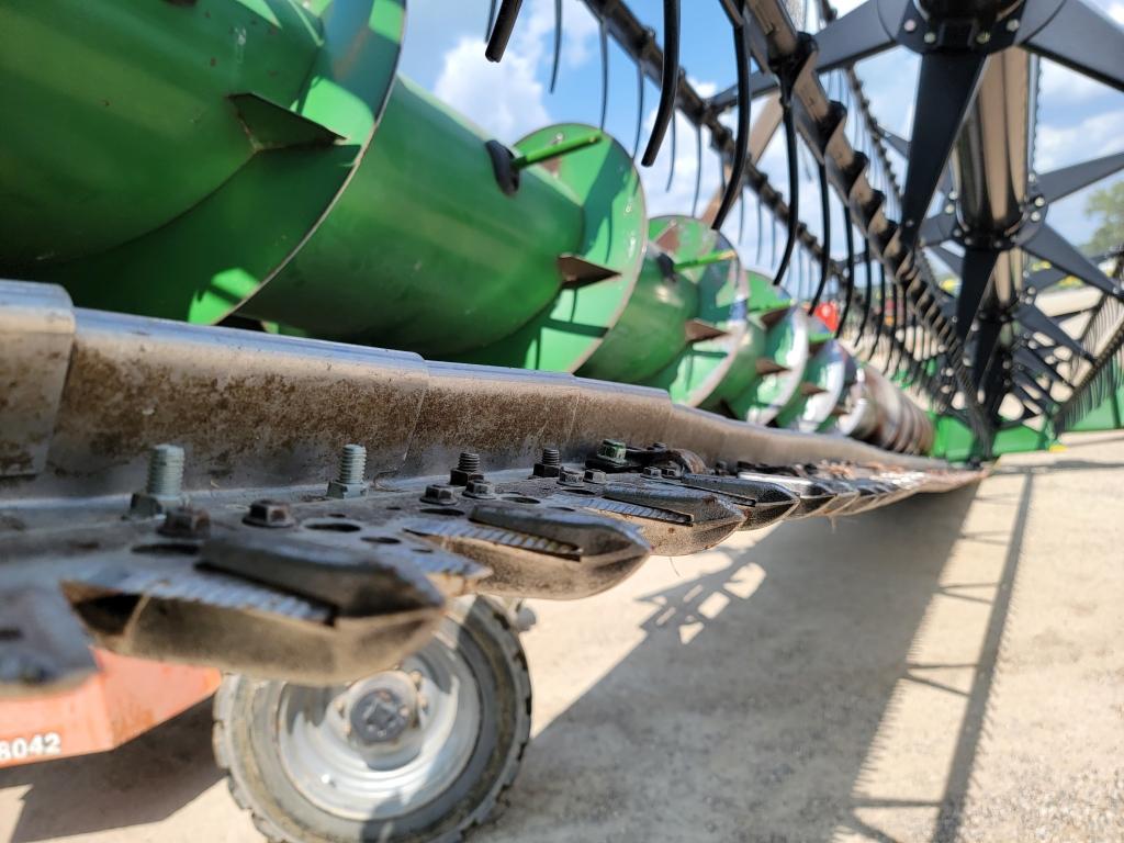 2005 John Deere 630F Grain Platform