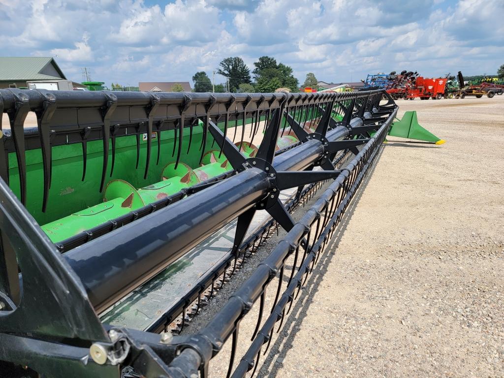 2005 John Deere 630F Grain Platform